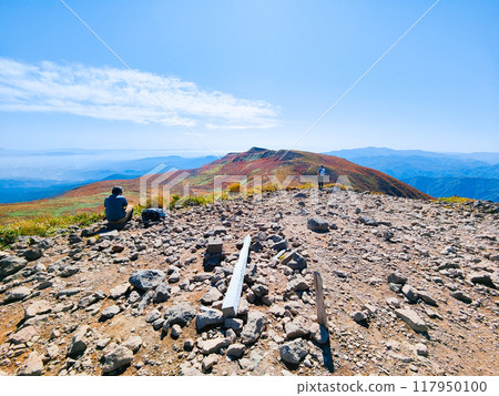 Climbing Mt. Yakeishi in autumn (peak of Mt. Yakeishi) Climbing Mt. Yakeishi in autumn (peak of Mt. Yakeishi) 117950100