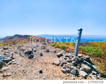 Climbing Mt. Yakeishi in autumn (peak of Mt. Yakeishi) Climbing Mt. Yakeishi in autumn (peak of Mt. Yakeishi) 117950156