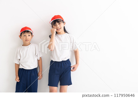 Elementary school student wearing gym clothes Elementary school student wearing gym clothes 117950646