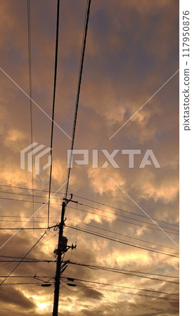 Clouds dyed in sunset 117950876