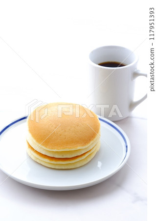 喝咖啡休息，享用美味的煎餅和現煮咖啡 117951393