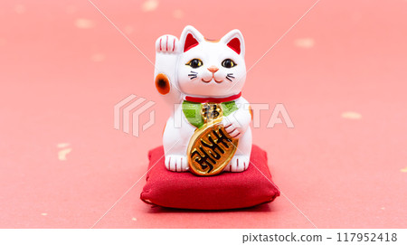 Lucky cat, prosperity in business, lottery, increase in fortune 117952418
