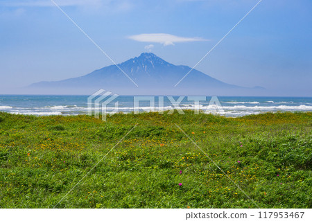 A hazy view of Rishiri Fuji from the Ororon Line 117953467