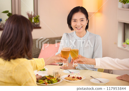 Middle-aged women's home party Middle-aged women's home party 117953844