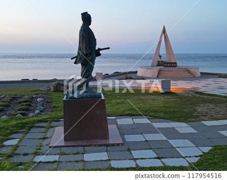 鳥瞰宗谷岬日本最北端紀念碑和間宮林三像 117954516