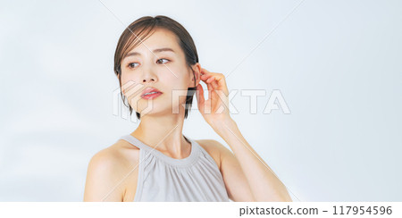 Short hair woman beauty image 117954596