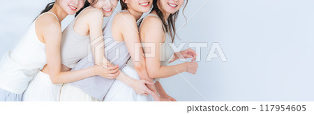 一組自然妝容的中年女性美女形象 一組自然妝容的中年女性美女形象 117954605