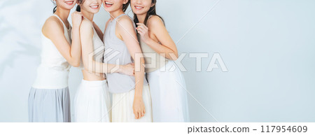 一組自然妝容的中年女性美女形象 117954609