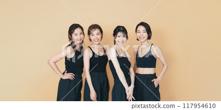中年女性族群美容形象、保養、化妝品 中年女性族群美容形象、保養、化妝品 117954610