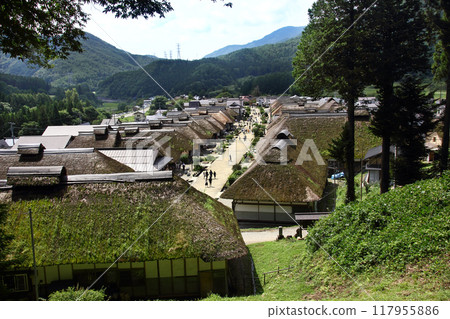Ouchijuku is a tourist spot in Fukushima. I wonder if the processions on their way to Edo passed through here? The old-fashioned thatched roof streetscape remains. 117955886