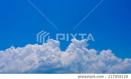 仲夏藍天的積雨雲海 117958139