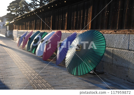 Colorful Japanese umbrellas in Kurashiki's Bikan Historical Quarter 117959872