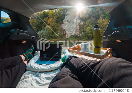 Cozy Car Retreat by the River 117960048