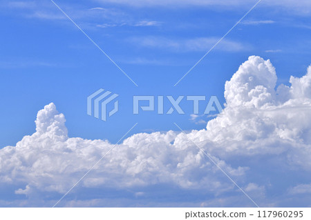 Yokohama cityscape in Japan. Extreme heat continues across the Japanese archipelago... Huge clouds are growing in the sky... = September 2nd 117960295