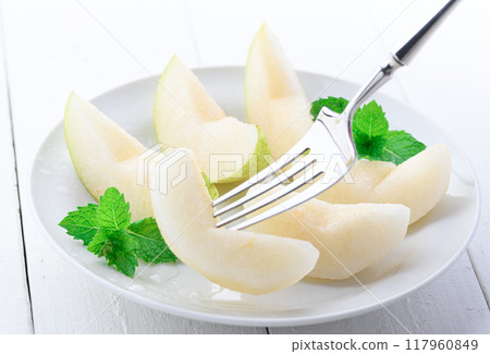 Crisp texture of Nijisseiki Pear (cut image) Crisp texture of Nijisseiki Pear (cut image) 117960849