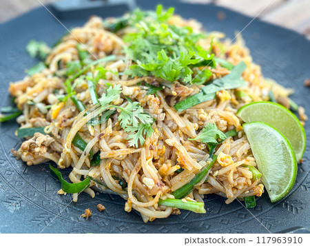 Camping food: Typhoon fried noodles (Pad Thai) 117963910