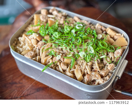 露營餐:五花肉和Mestin做的menma米飯 露營餐:五花肉和Mestin做的menma米飯 117963912