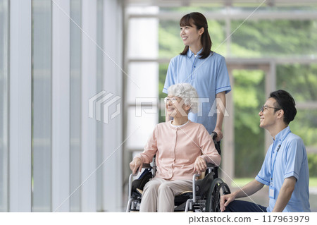 Senior women and nursing staff Senior women and nursing staff 117963979