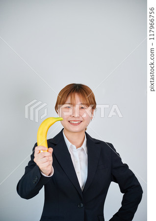 Smiling woman holding fruit 117966756