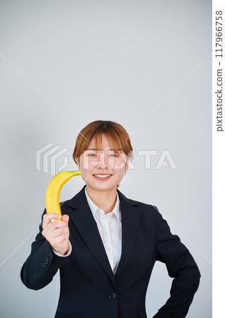 Smiling woman holding fruit 117966758
