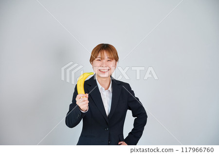 Smiling woman holding fruit 117966760