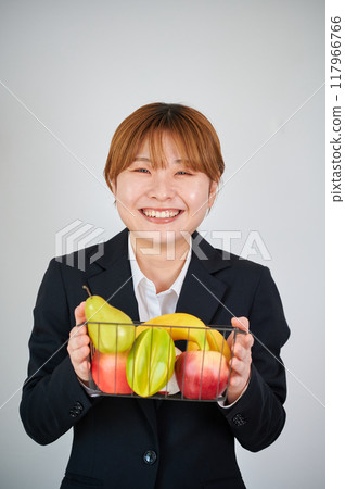 Smiling woman holding fruit 117966766