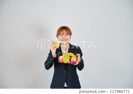 Smiling woman holding fruit 117966771