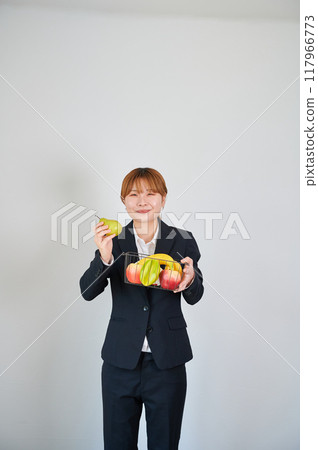 Smiling woman holding fruit 117966773
