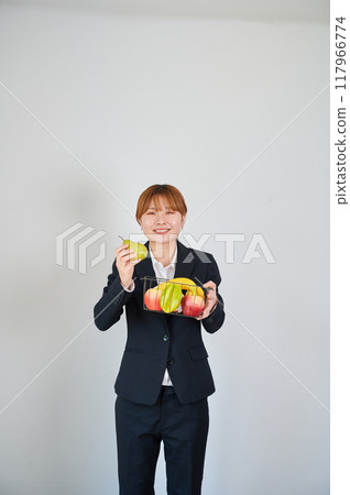 Smiling woman holding fruit 117966774