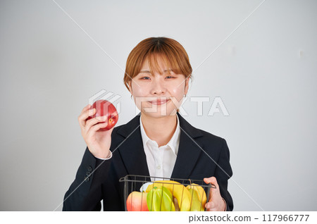 Smiling woman holding fruit Smiling woman holding fruit 117966777