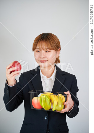 Smiling woman holding fruit 117966782