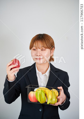 Smiling woman holding fruit 117966783