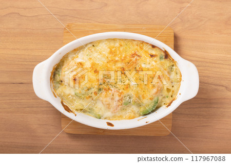 Avocado and shrimp gratin 117967088