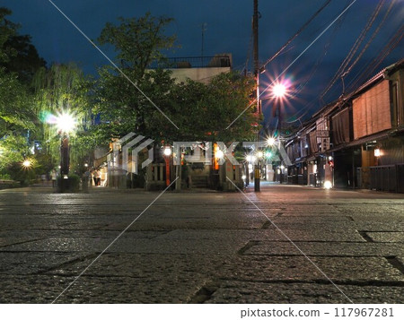 Kyoto Prefecture Gion Shirakawa Tatsumi Daimyojin Shrine Night view August Kyoto Prefecture Gion Shirakawa Tatsumi Daimyojin Shrine Night view August 117967281