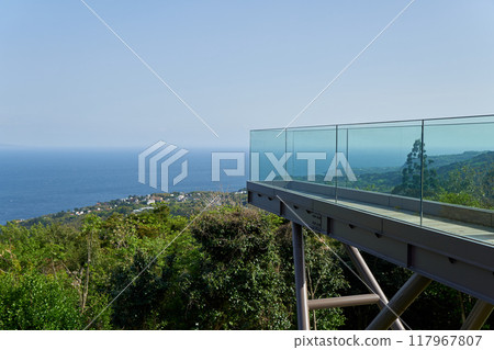 A good foothold for viewing the ocean from Mount Komuro in Izu A good foothold for viewing the ocean from Mount Komuro in Izu 117967807