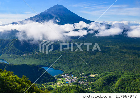 A spectacular view of Mt. Fuji and the blue sky in summer (from Mt. Odake, Yamanashi Prefecture) A spectacular view of Mt. Fuji and the blue sky in summer (from Mt. Odake, Yamanashi Prefecture) 117967978