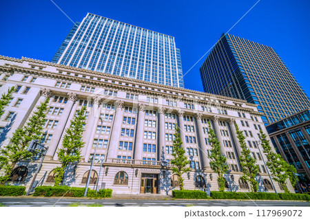 View of the office building in front of the "Babasakimon" intersection in Tokyo, Japan 117969072