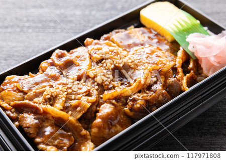 美味的伊比利亞豬肉烤肉便當 117971808