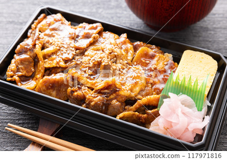 美味的伊比利亞豬肉烤肉便當 117971816