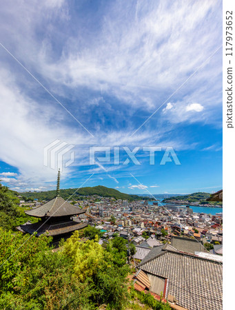 The three-story pagoda of Tenneiji Temple and the townscape of Onomichi (ultra-wide angle) The three-story pagoda of Tenneiji Temple and the townscape of Onomichi (ultra-wide angle) 117973652