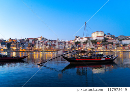 historic town of Porto, Portugal 117978649