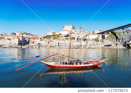 historic town of Porto, Portugal 117978673