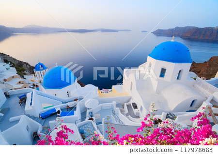Oia, traditional greek village 117978683