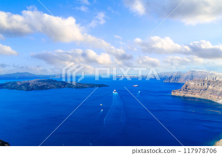 Pool and view of Santorini caldera 117978706