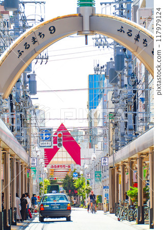 從新潟市古町廣小路看到的古町街 從新潟市古町廣小路看到的古町街 117979124