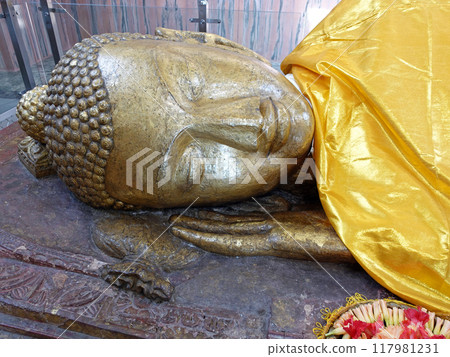 The north face of the Buddha's head enshrined in the Nirvana Hall of Kushinagar, a Buddhist holy site in India. The face of the Nirvana section, which is tranquilized to the west. The north face of the Buddha's head enshrined in the Nirvana Hall of Kushinagar, a Buddhist holy site in India. The face of the Nirvana section, which is tranquilized to the west. 117981231
