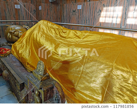 印度四大佛教聖地之一的拘尸那迦臥堂內供奉著一尊6公尺高的臥佛。 117981856