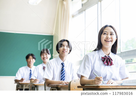 Classroom, boys and girls, high school, junior high school, smiling Classroom, boys and girls, high school, junior high school, smiling 117983016