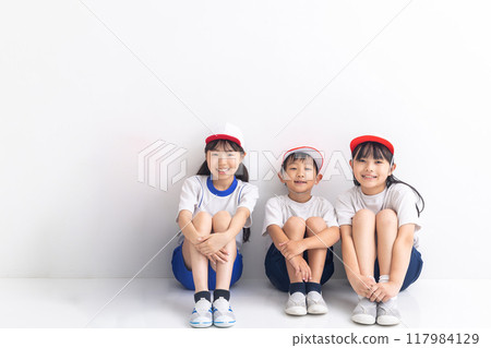 Elementary school student sitting on the floor 117984129