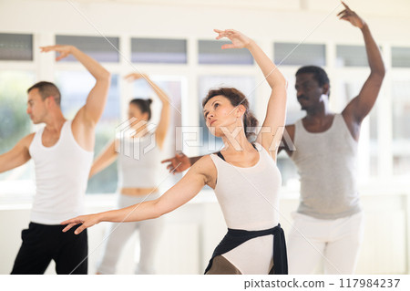 Group of dancers rehearsing ballet dance 117984237